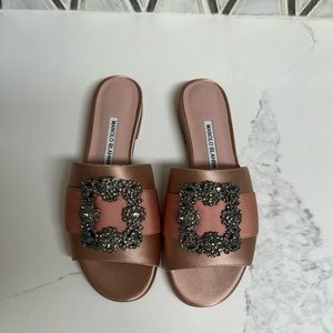 NEW Manolo Blahnik Martamod Embellished Satin Mules size 38 in blush